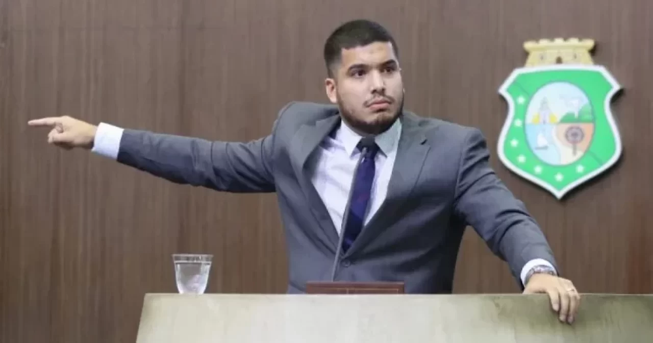 1_07_02_2019_dep__andre_fernandes_psl_plenario_foto_maximo_moura_31_ok_740x493-3013214-aspect-ratio-40-21