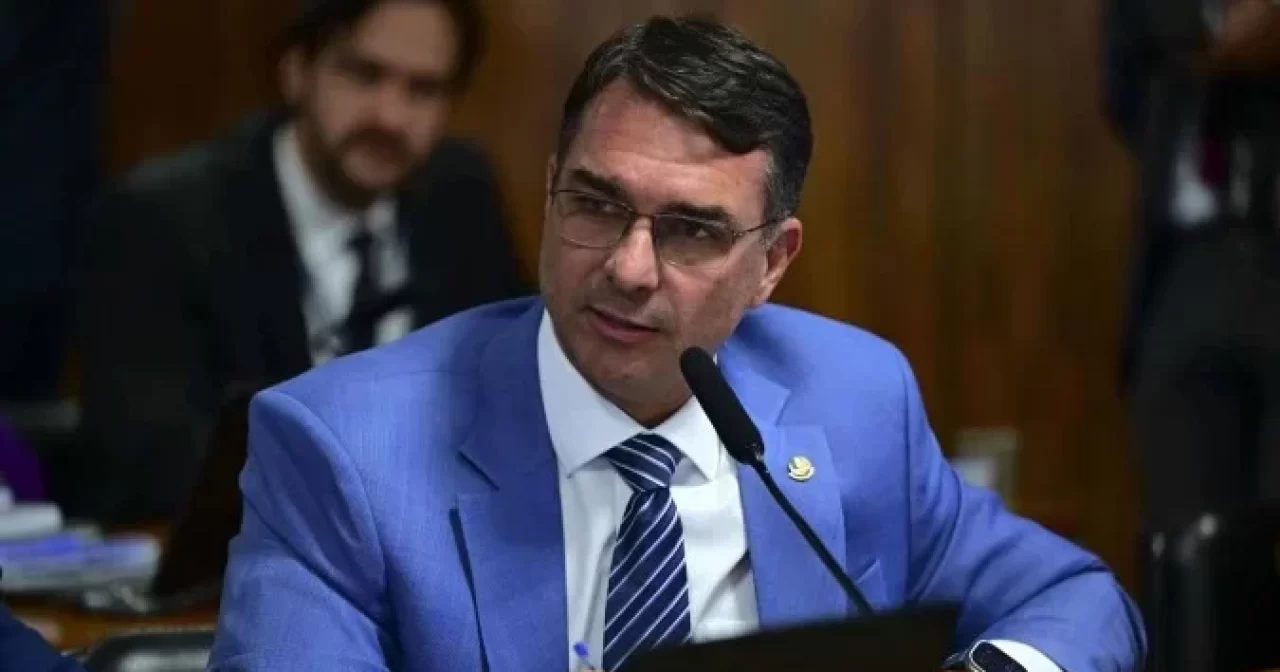 1_flavio-bolsonaro-61358060-aspect-ratio-40-21