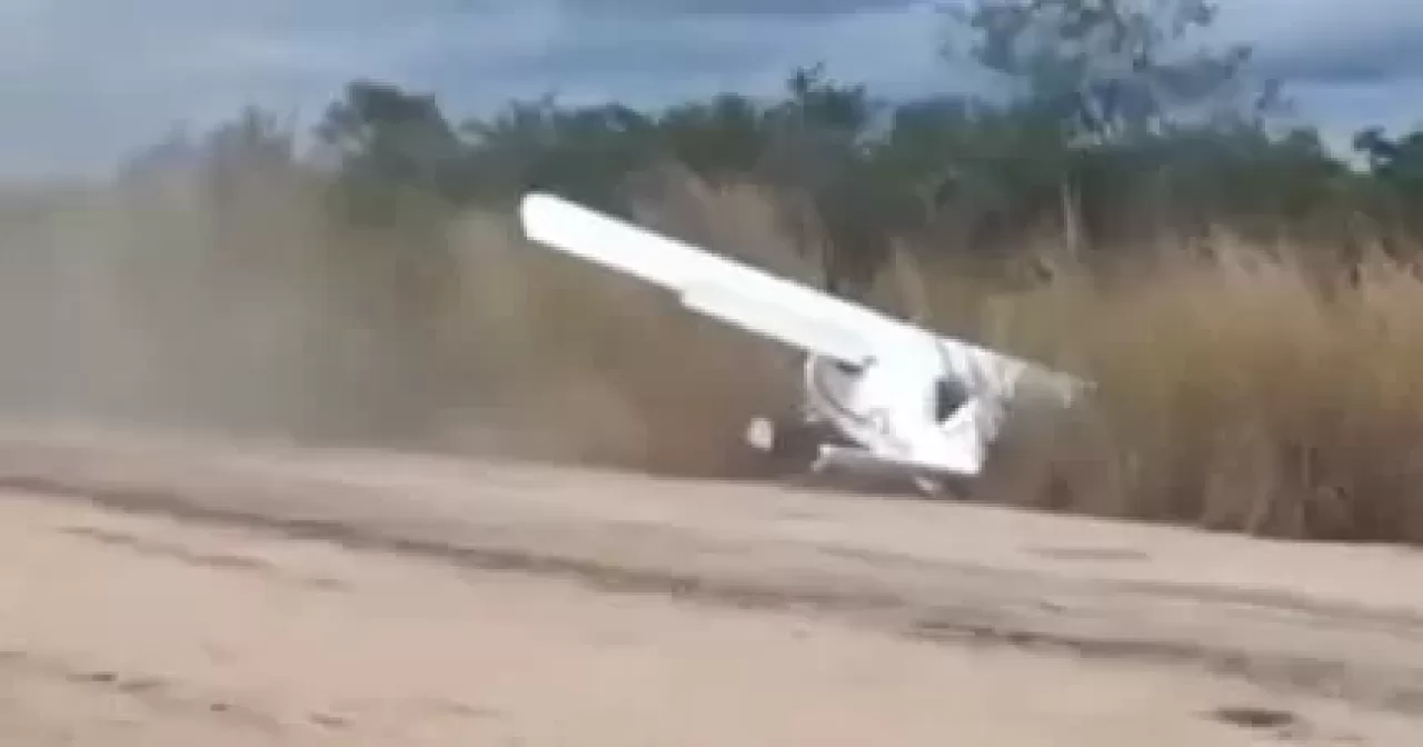 Aviao-ultraleve-faz-pouso-forcado-na-zona-rural-de-Varzea-Alegre-aspect-ratio-40-21