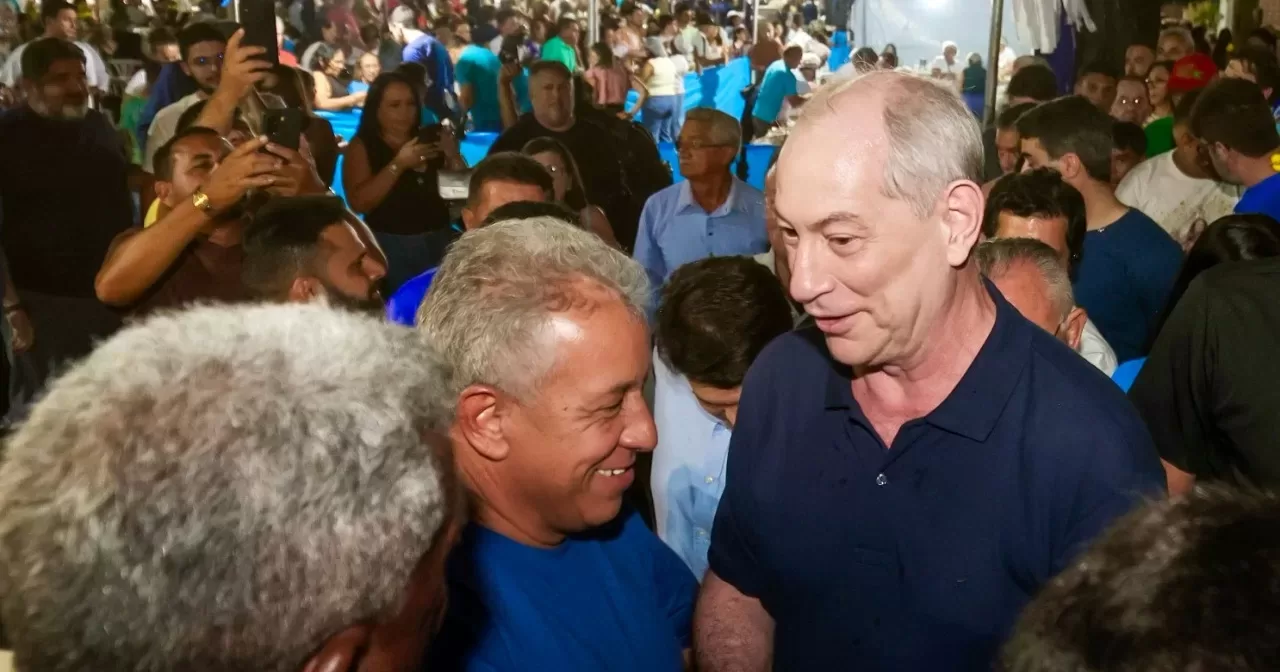 Ciro-Gomes-participa-de-festejos-da-padroeira-de-Milagres-nesta-sexta-feira-14-aspect-ratio-40-21