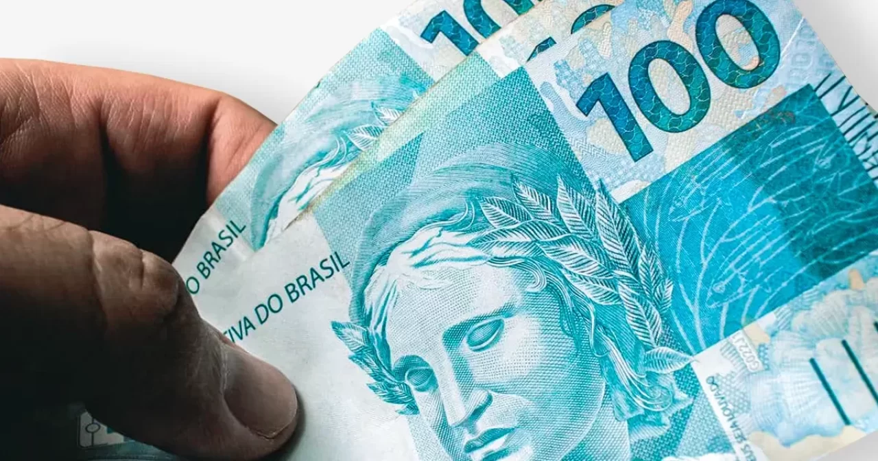 Dinheiro-2-22-aspect-ratio-40-21