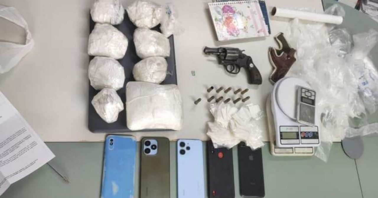 Durante-operacao-PCCE-cumpre-cinco-mandado-de-prisao-e-apreende-arma-e-drogas-no-Cariri-768x432-1-aspect-ratio-40-21