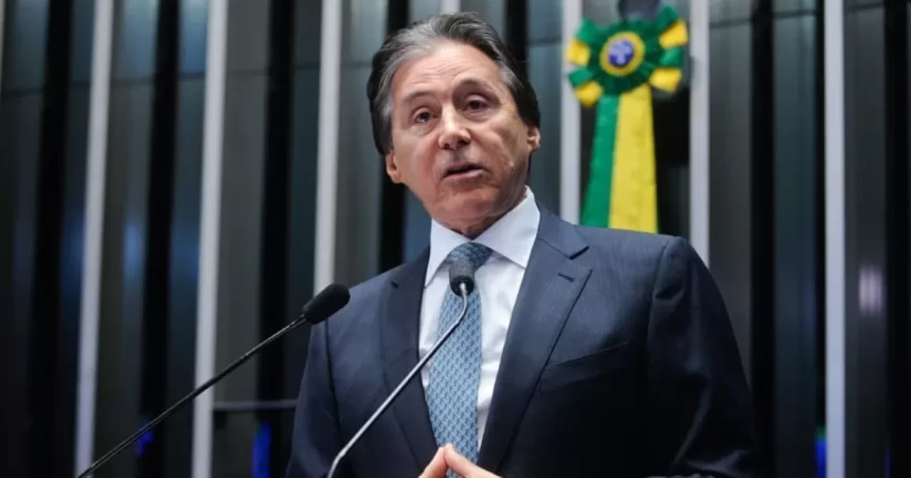 Eunicio-Oliveira-anuncia-desistencia-de-candidatura-ao-Senado-em-convencao-do-MDB-aspect-ratio-40-21