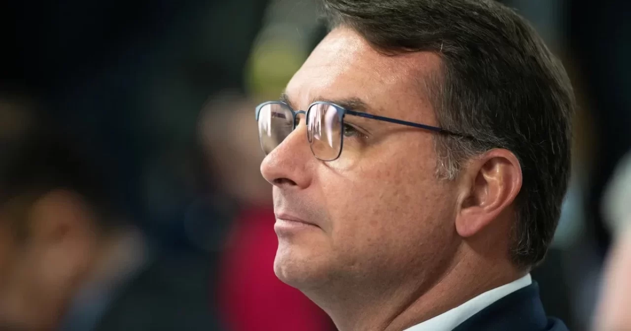 Flavio-Bolsonaro-13-aspect-ratio-40-21