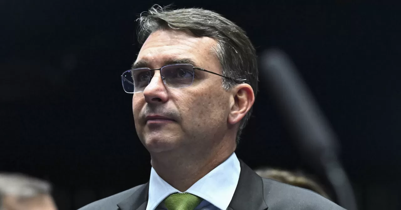 Foto-capa-Flavio-Bolsonaro-aspect-ratio-40-21