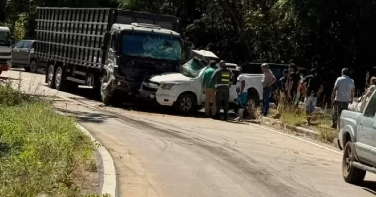 Idoso-morre-apos-colisao-entre-caminhonetes-e-caminhao-na-CE-292-em-Crato-aspect-ratio-40-21
