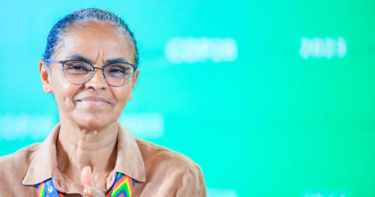 Marina-Silva-e-ovacionada-na-plenaria-final-da-COP30-apos-discurso-de-encerramento-aspect-ratio-40-21