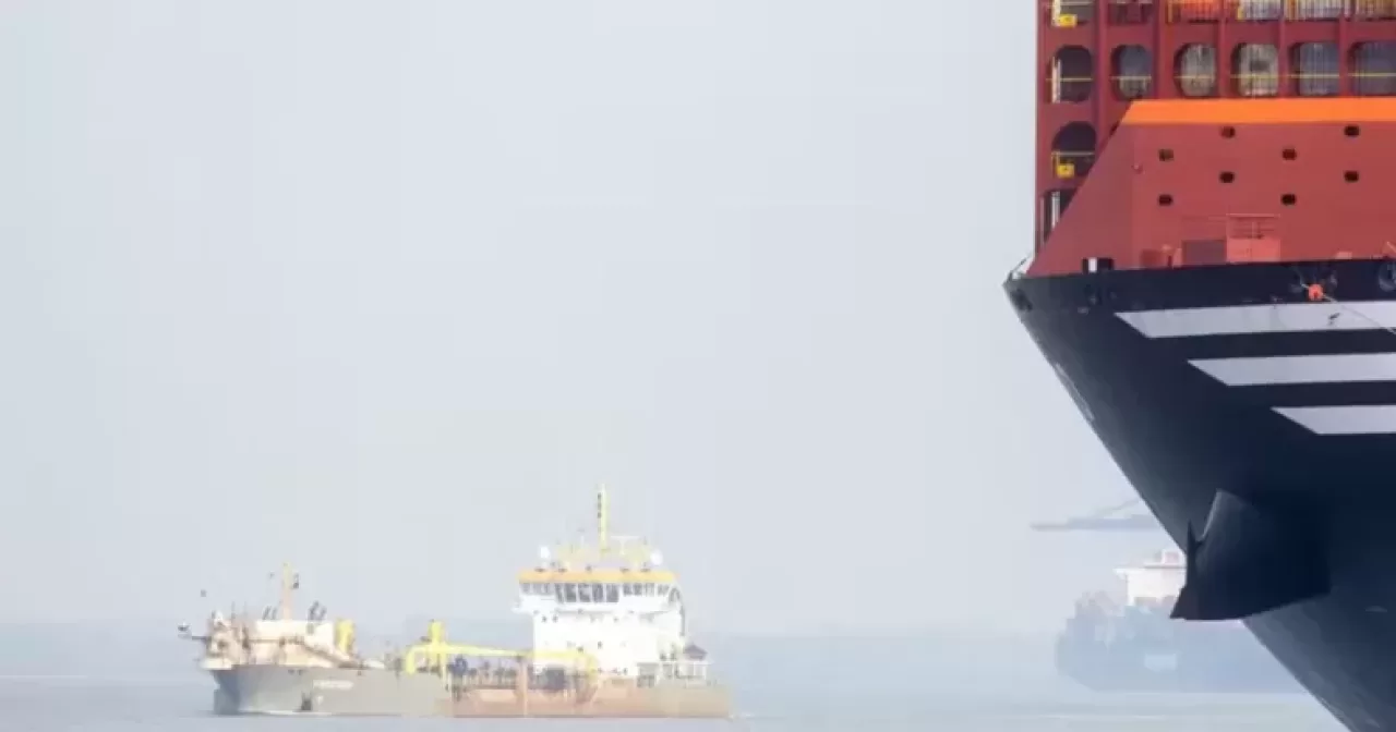 Navio-cargueiro-aspect-ratio-40-21