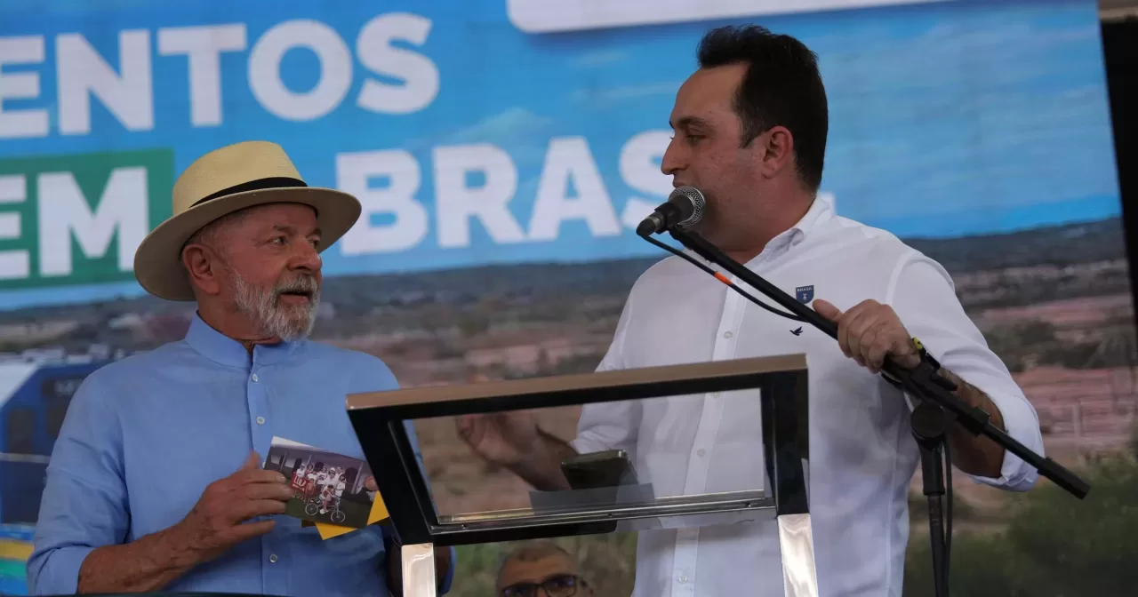 Prefeito-de-Missao-Velha-emociona-Lula-com-foto-da-infancia-durante-visita1-scaled-aspect-ratio-40-21
