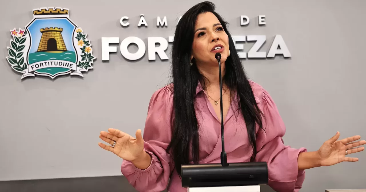 Priscila-Foto-capa-aspect-ratio-40-21