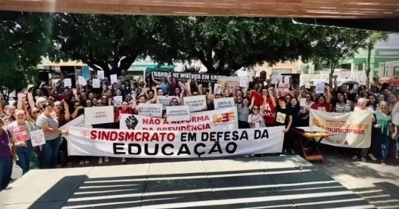 Professores-do-Crato-realizam-paralisacao-nesta-quarta-feira-10-aspect-ratio-40-21