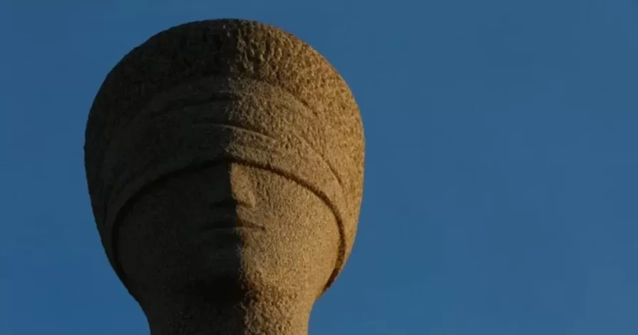 estatua-do-stf-aspect-ratio-40-21