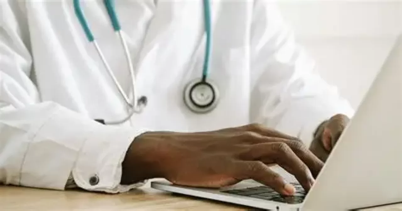 médico