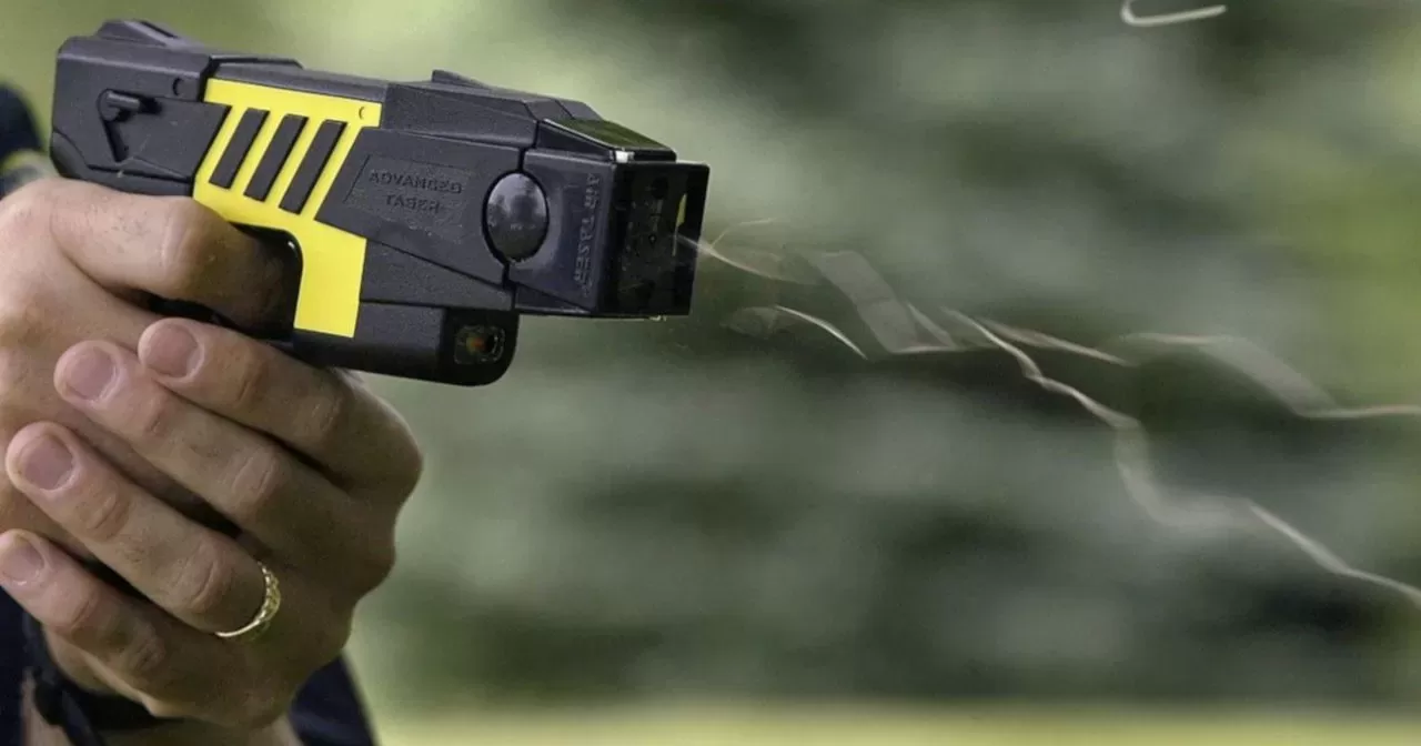 pistola-taser-1510051-aspect-ratio-40-21